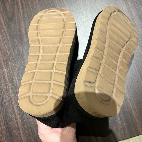 Boots - Picture 2 of 3